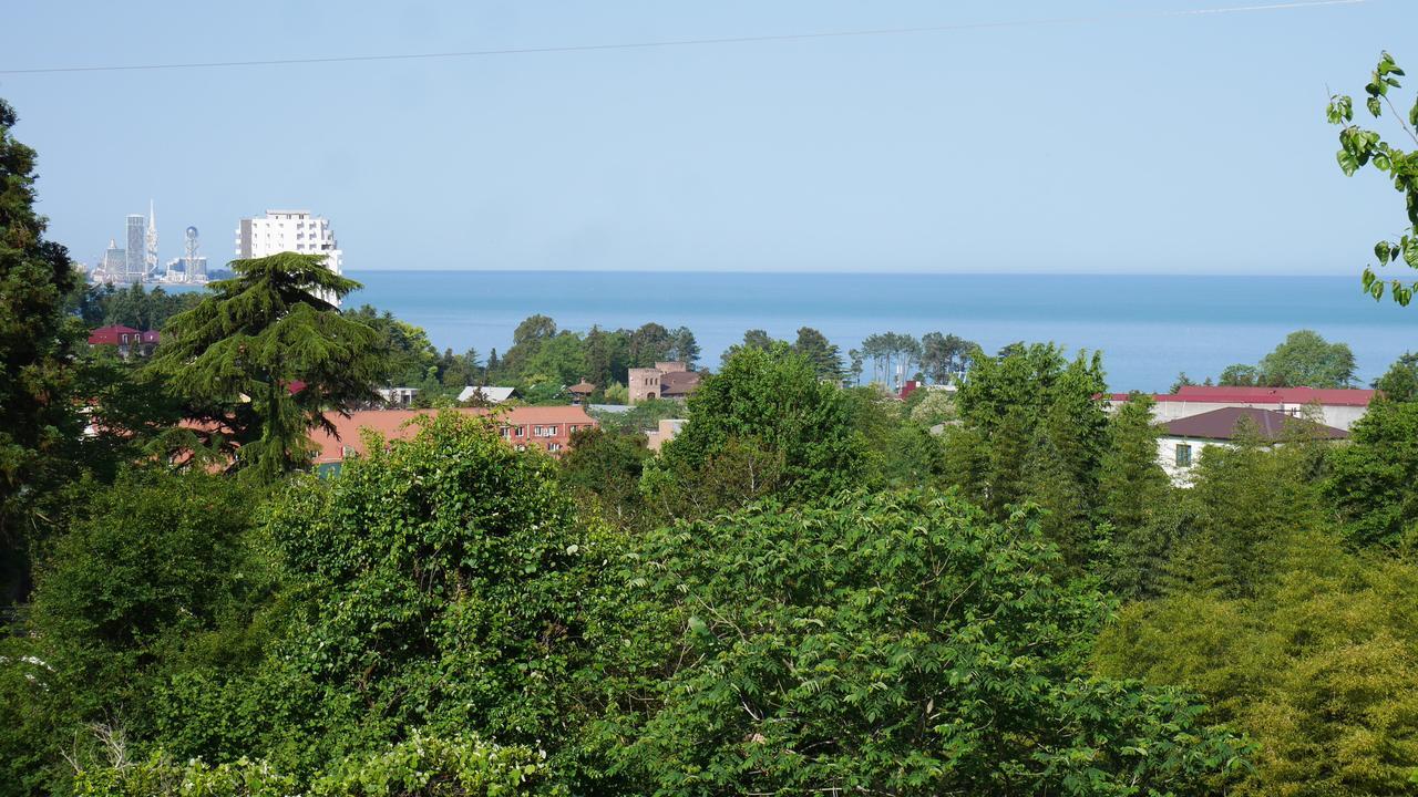 House In Green 1 Hotel Batumi Exterior foto